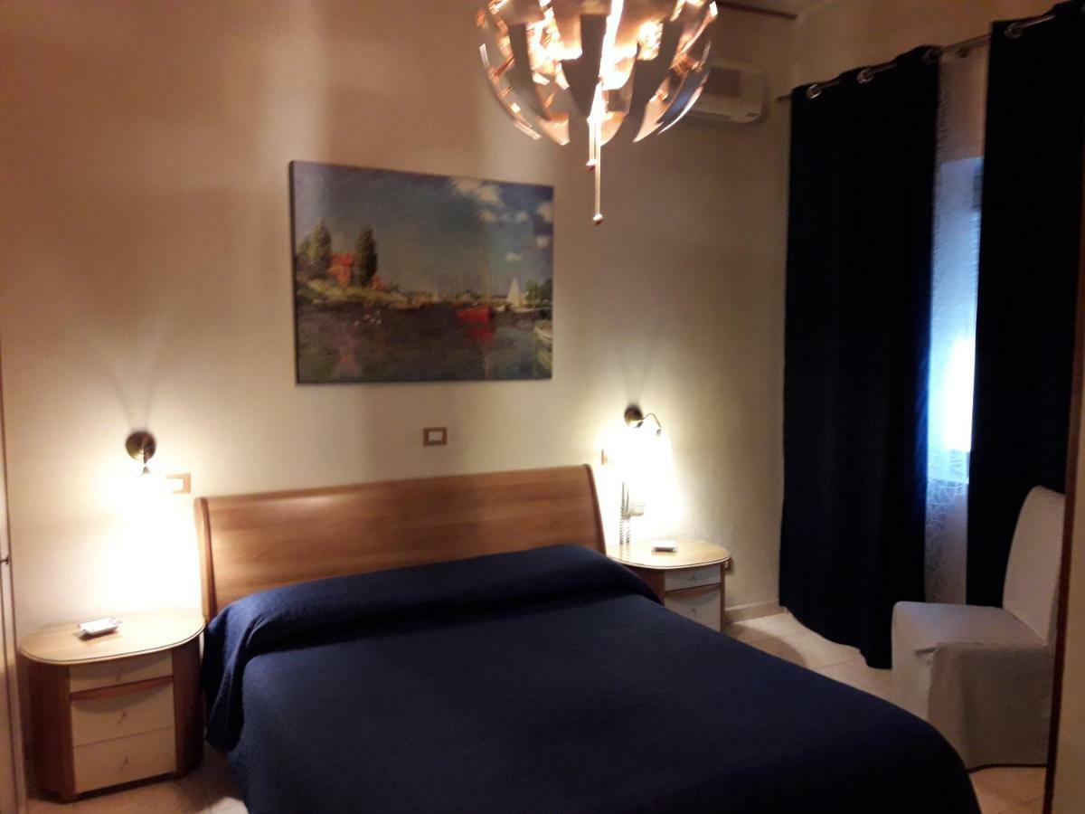 Hotel Nuovo Diana Наполи Екстериор снимка